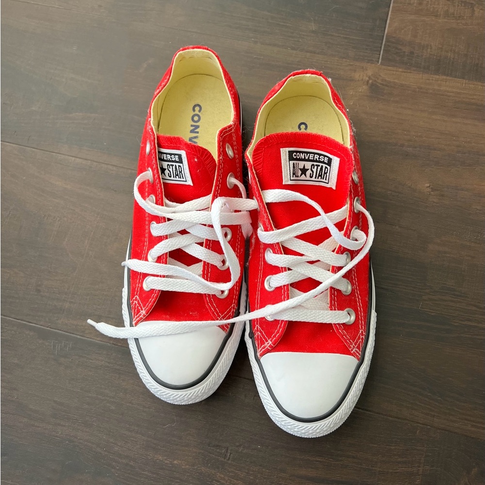 Converse- Chuck Taylor All Star Low Tops in Red